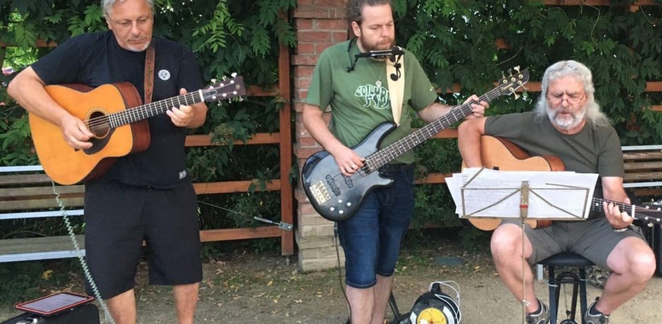 Letní zpívané: SAMOROST NA ZÁMKU